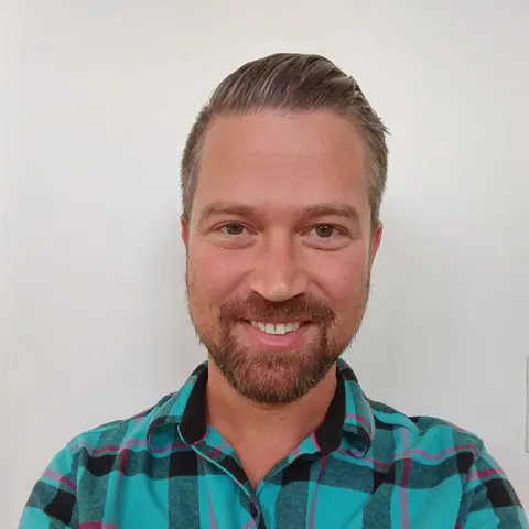 The original selfie: a smiling man in a plaid shirt